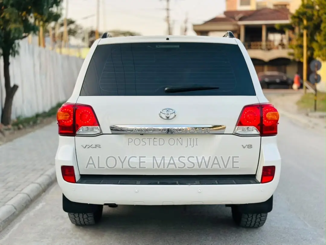 Toyota Land Cruiser 2014 White