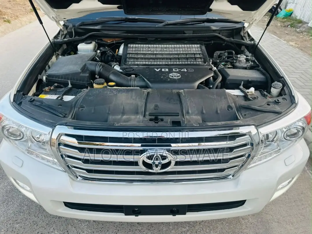 Toyota Land Cruiser 2014 White