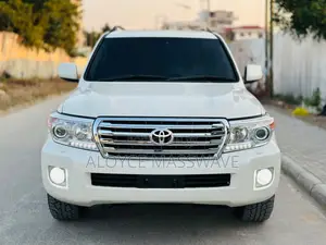 Toyota Land Cruiser 2014 White