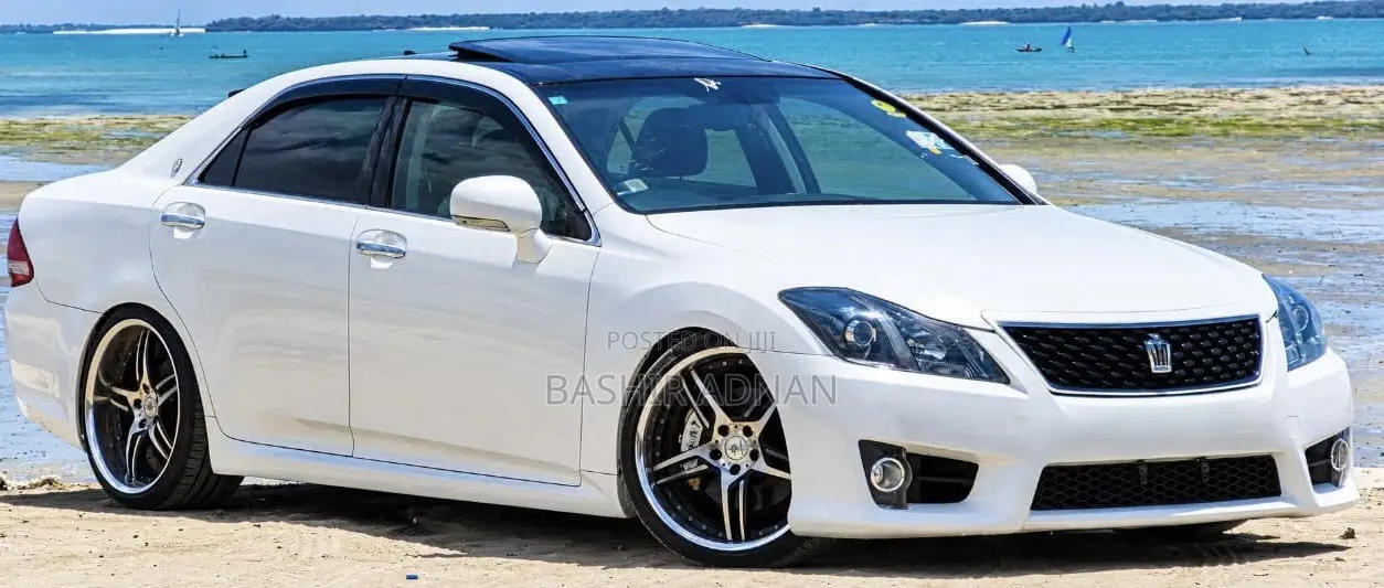 Toyota Crown 2010 Pearl