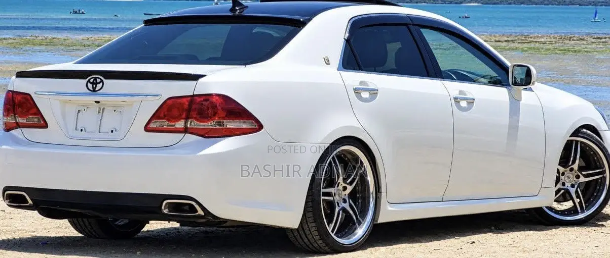 Toyota Crown 2010 Pearl