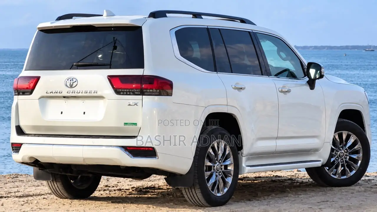 New Toyota Land Cruiser LC300 2025 White