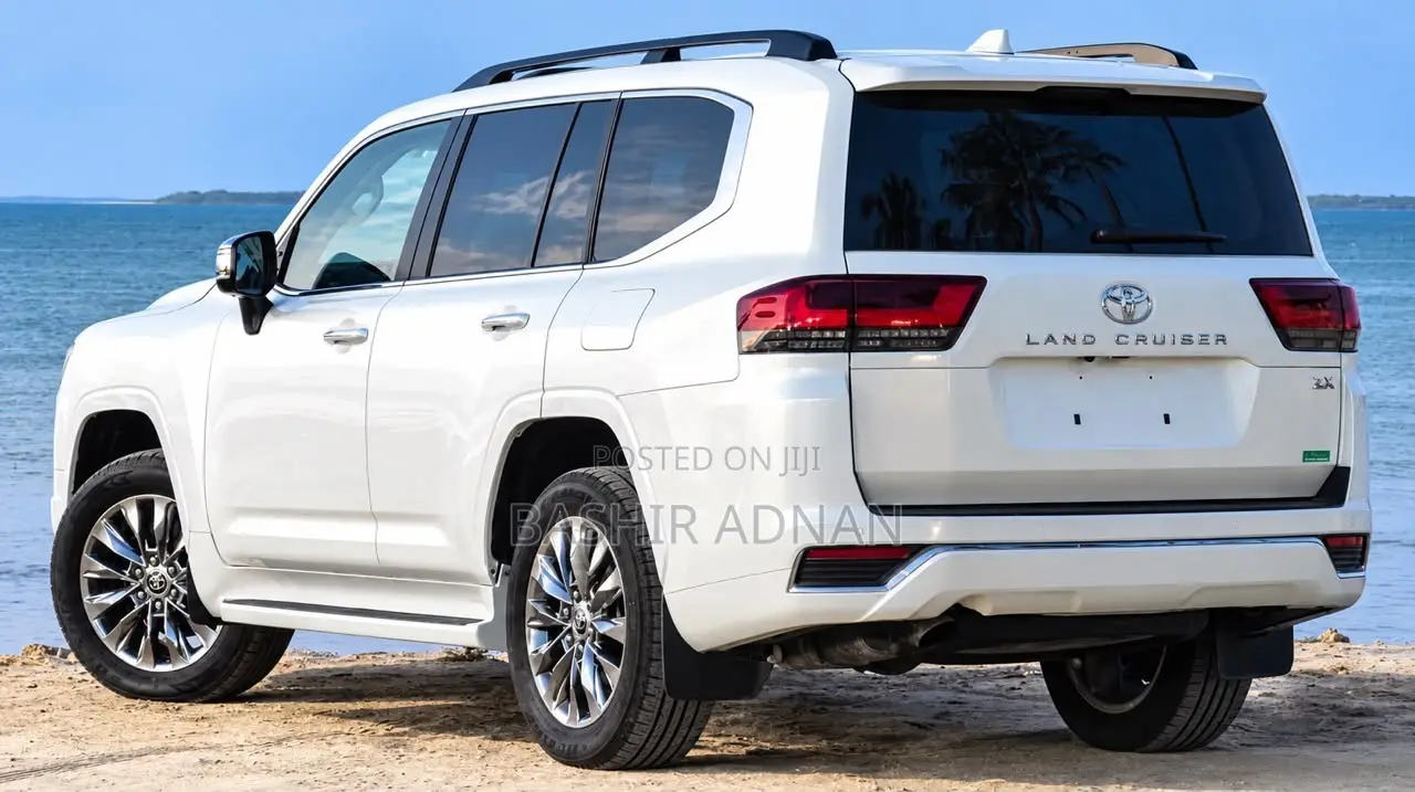 New Toyota Land Cruiser LC300 2025 White