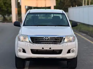 Toyota Hilux 2012 Pearl