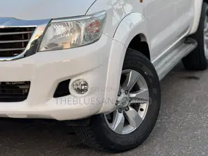 Toyota Hilux 2012 Pearl