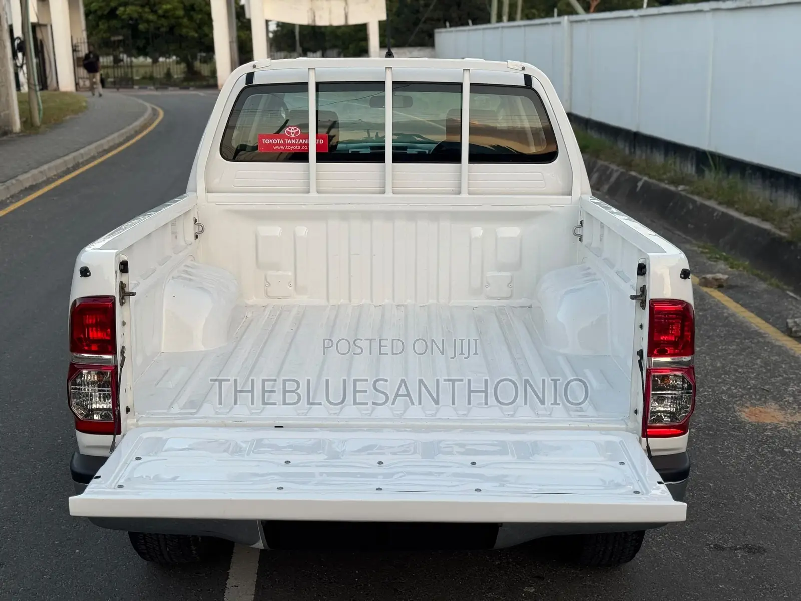 Toyota Hilux 2012 Pearl