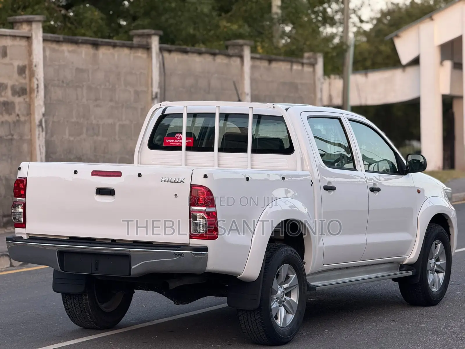 Toyota Hilux 2012 Pearl
