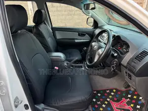 Toyota Hilux 2012 Pearl