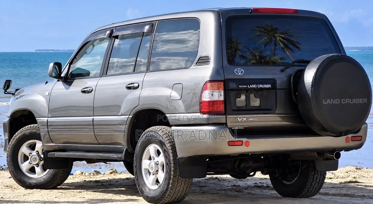 Toyota Land Cruiser 2000 Gray