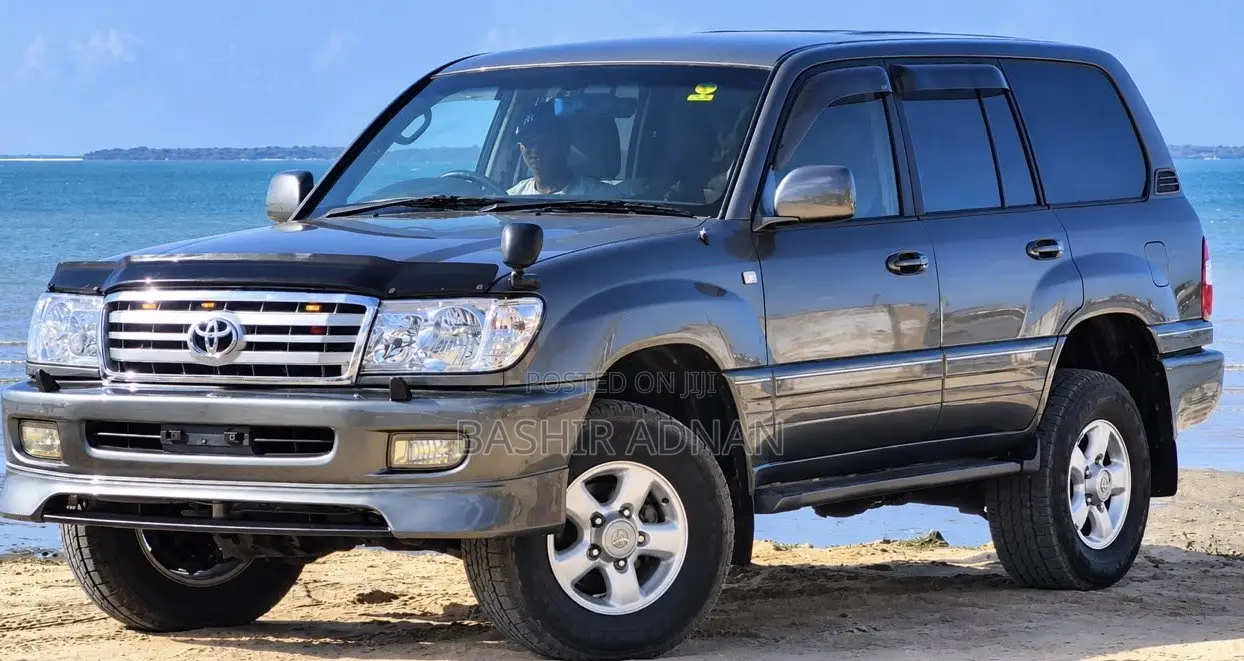Toyota Land Cruiser 2000 Gray