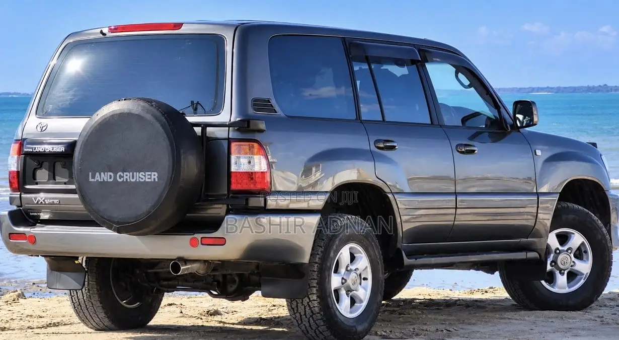 Toyota Land Cruiser 2000 Gray