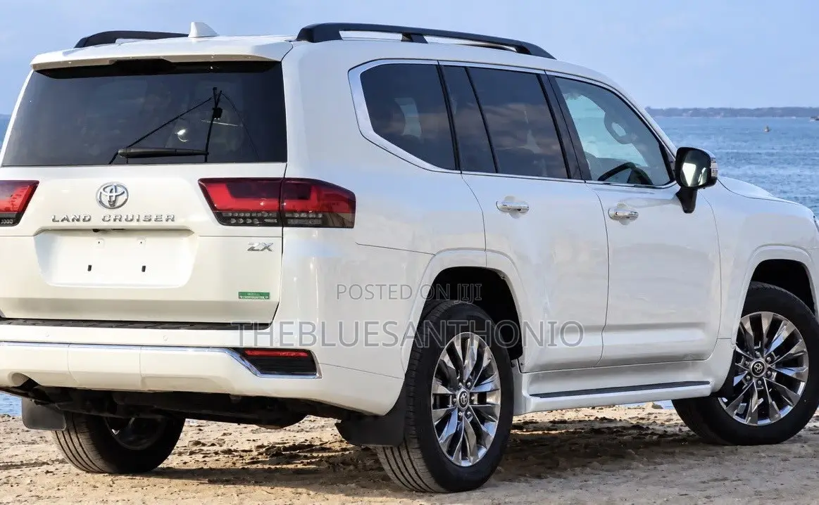 Toyota Land Cruiser 2025 White