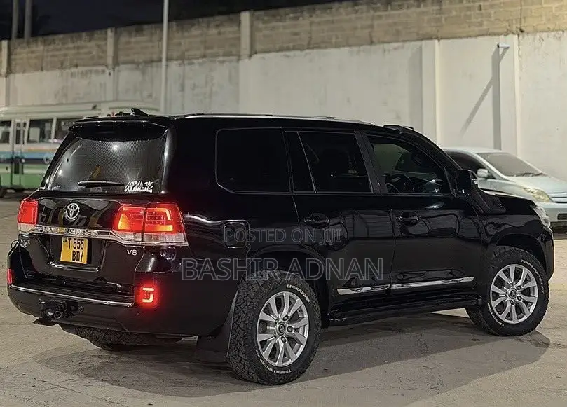Toyota Land Cruiser 4.5 V8 TD STD 2011 Black