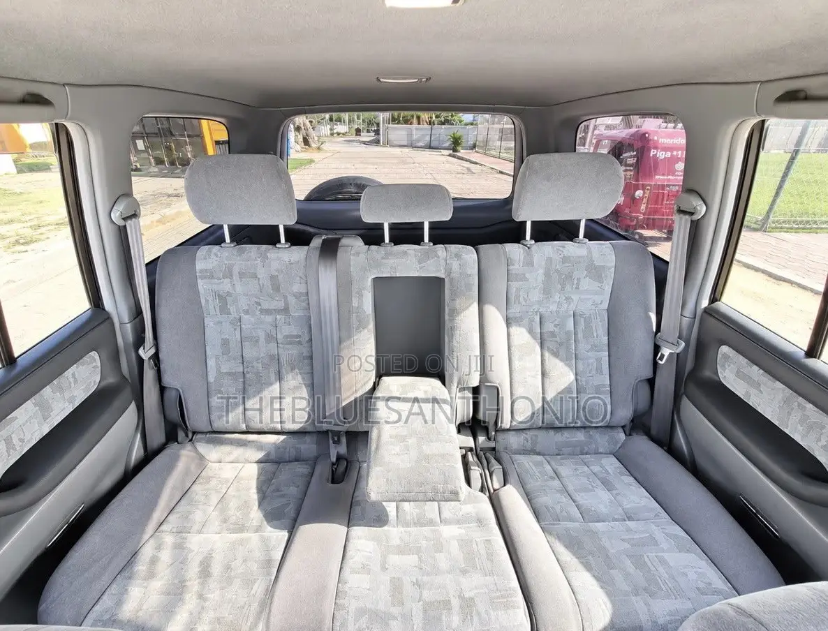 Toyota Land Cruiser 2000 Gray