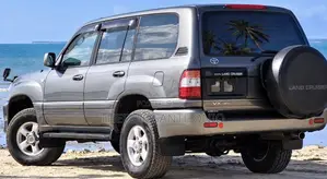 Toyota Land Cruiser 2000 Gray