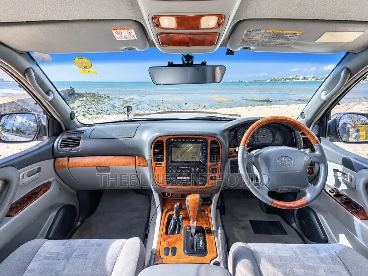 Toyota Land Cruiser 2000 Gray