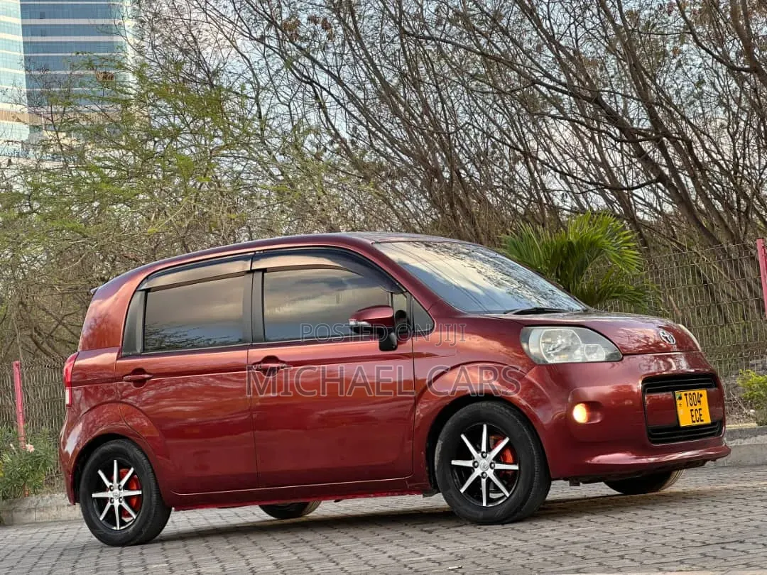 Toyota Spade 2013 Red