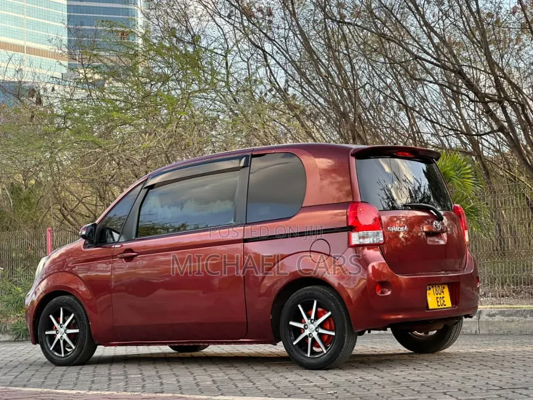 Toyota Spade 2013 Red
