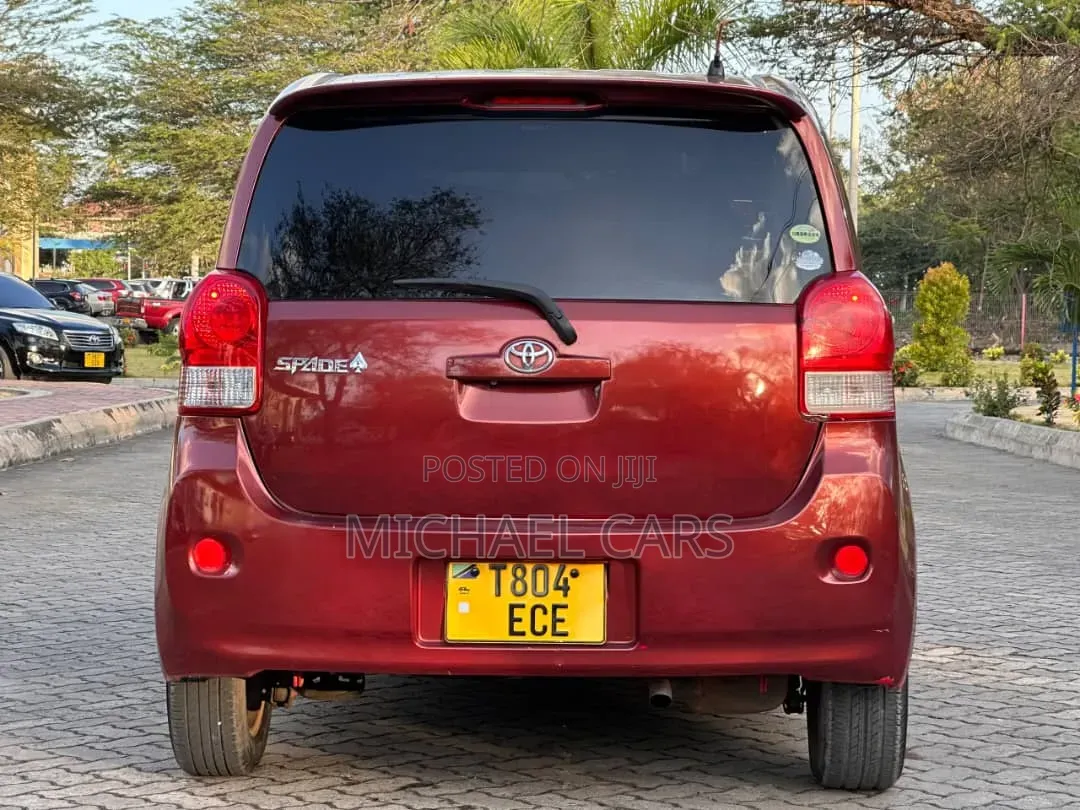 Toyota Spade 2013 Red