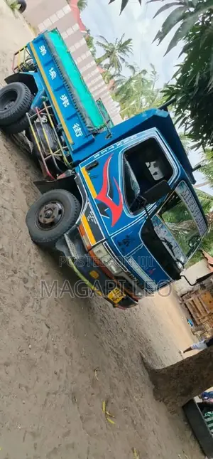 Mitsubishi Canter Tipper