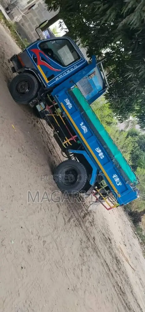 Mitsubishi Canter Tipper