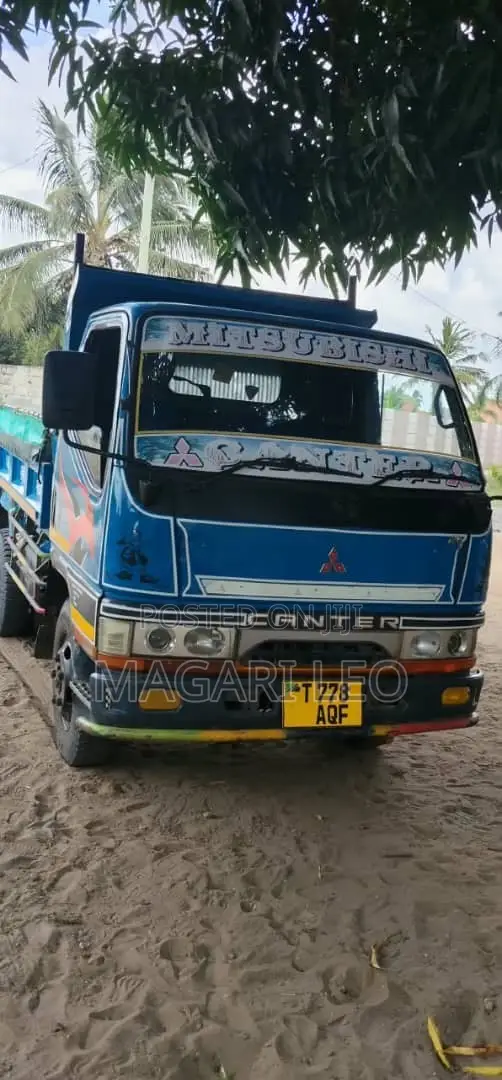 Mitsubishi Canter Tipper