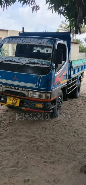 Mitsubishi Canter Tipper