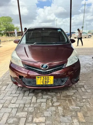 Toyota Vitz 1.0 FWD 5dr 2010 Maroon