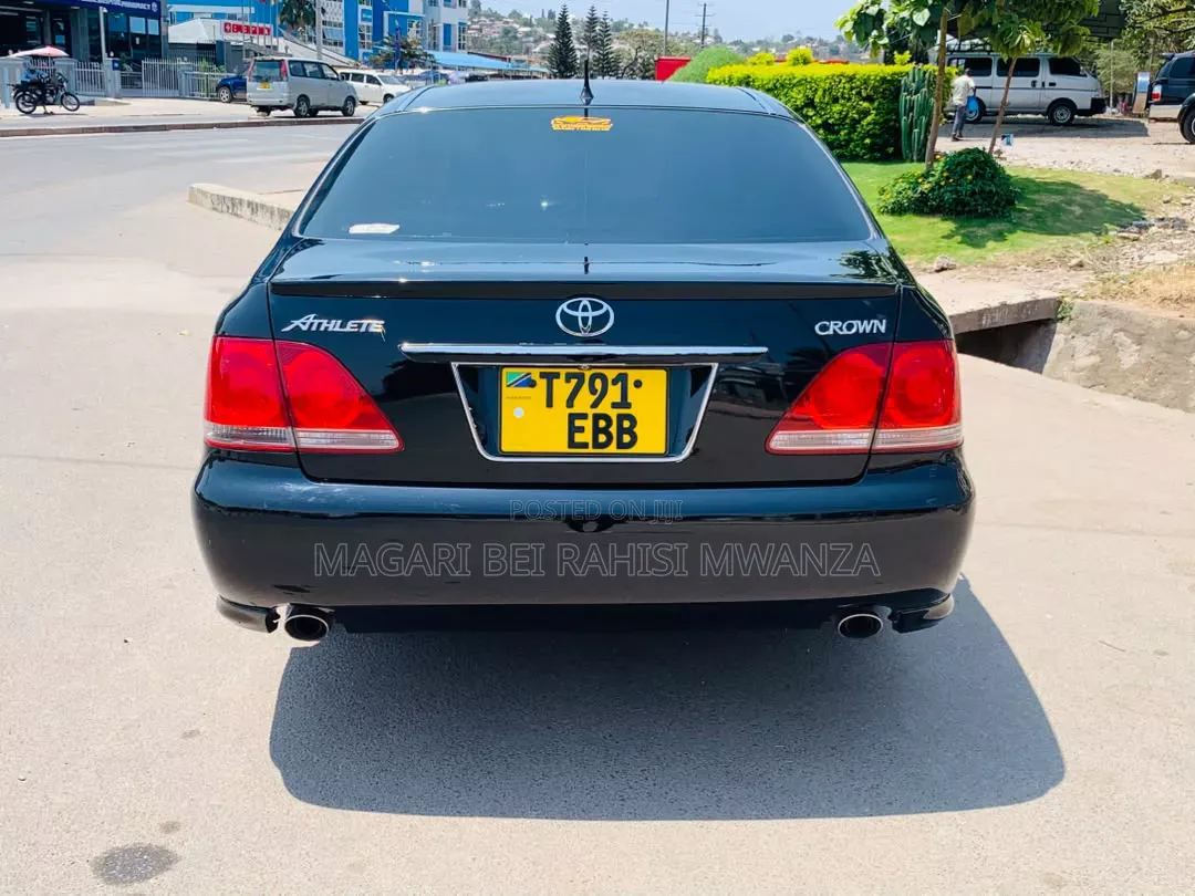 Toyota Crown Royale 2005 Black