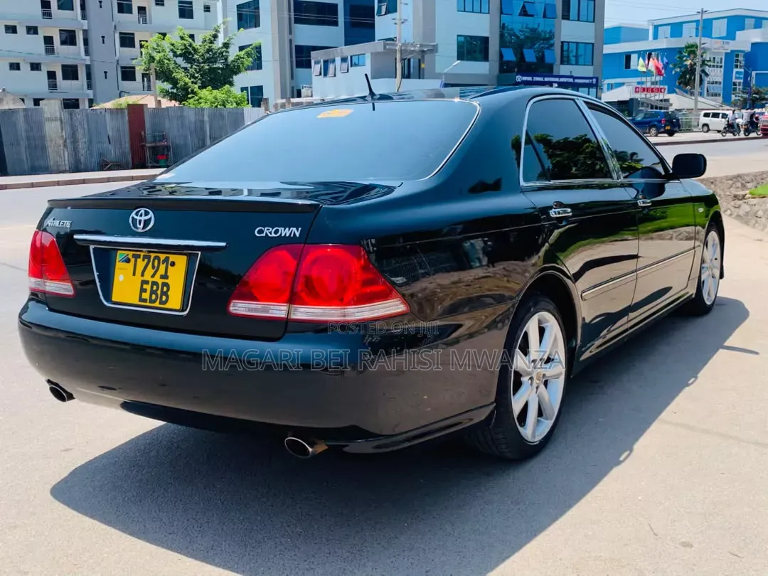 Toyota Crown Royale 2005 Black