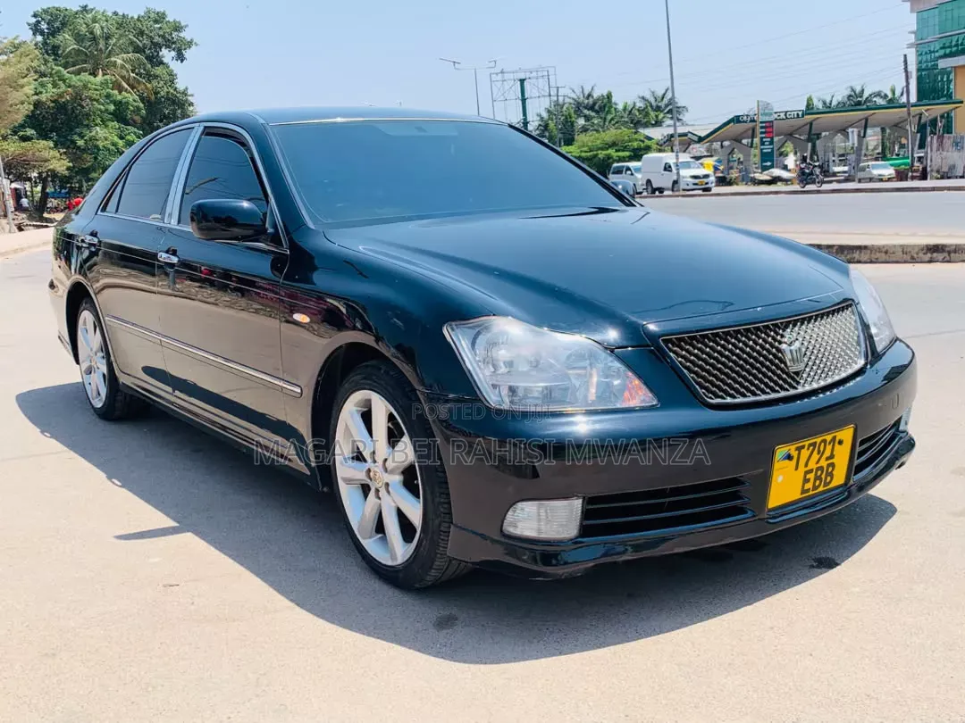 Toyota Crown Royale 2005 Black