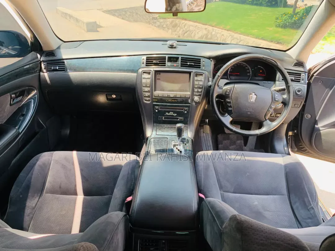 Toyota Crown Royale 2005 Black