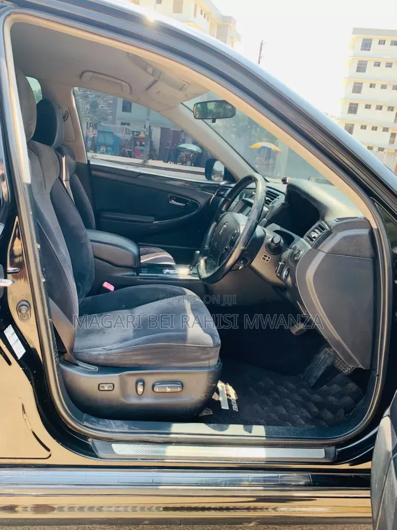 Toyota Crown Royale 2005 Black