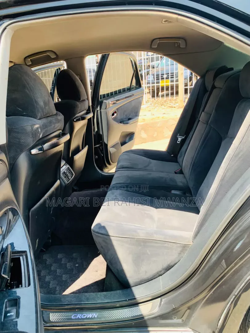 Toyota Crown Royale 2005 Black
