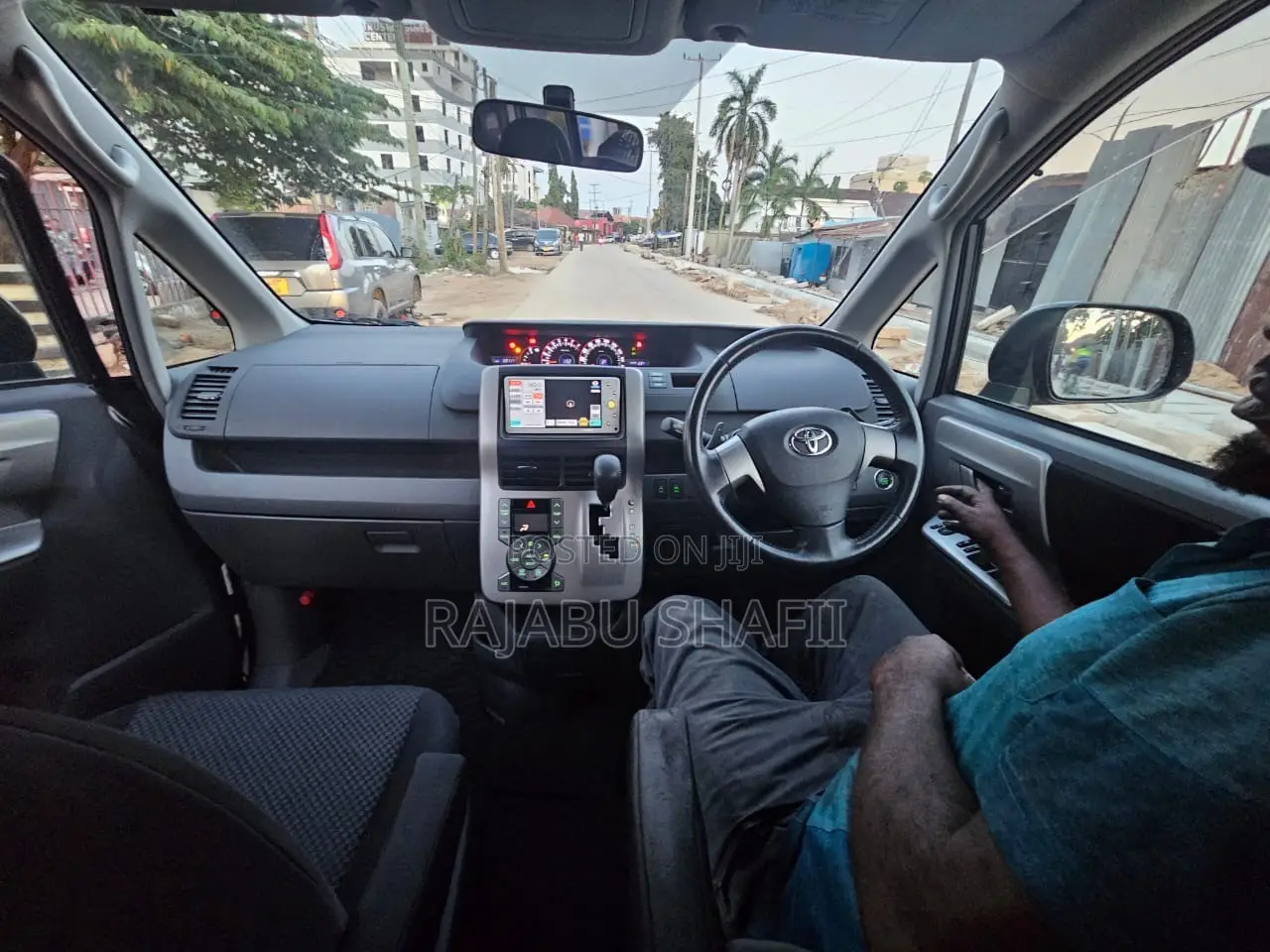 Toyota Noah 2.0 143hp FWD (7 Seater) 2008 Gray