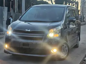 Toyota Noah 2.0 143hp FWD (7 Seater) 2008 Gray