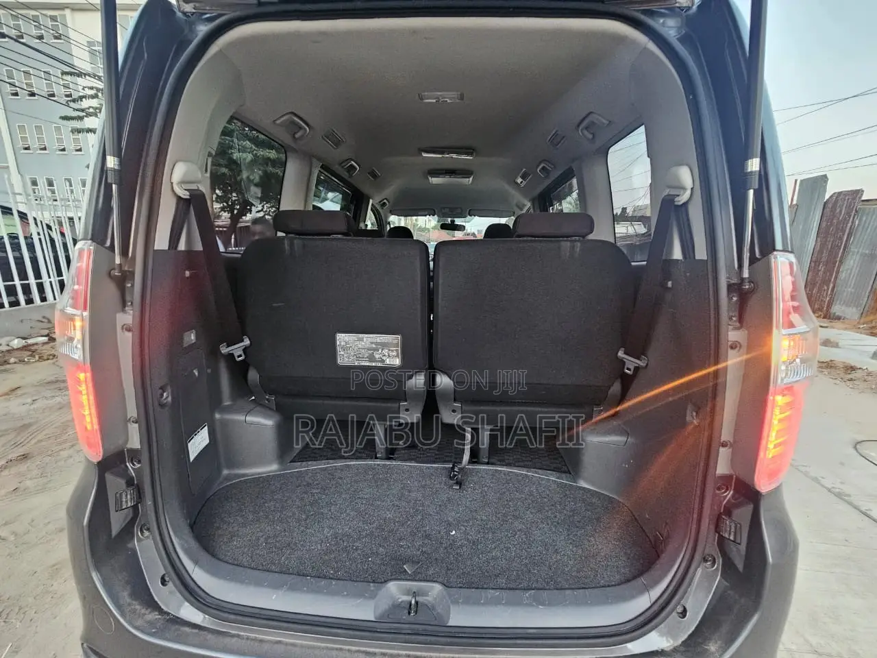 Toyota Noah 2.0 143hp FWD (7 Seater) 2008 Gray