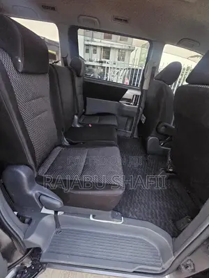 Toyota Noah 2.0 143hp FWD (7 Seater) 2008 Gray