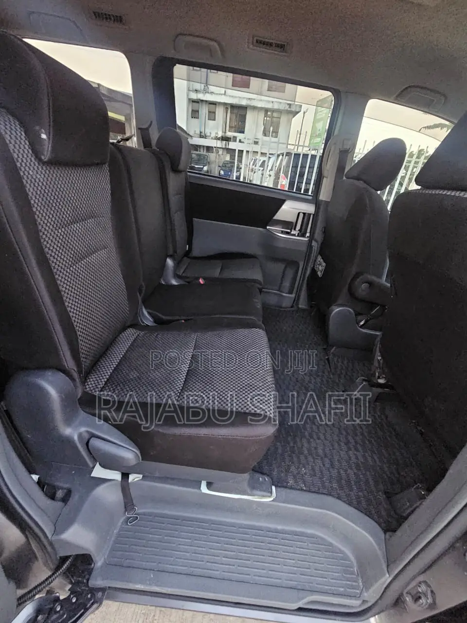 Toyota Noah 2.0 143hp FWD (7 Seater) 2008 Gray