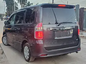 Toyota Noah 2.0 143hp FWD (7 Seater) 2008 Gray