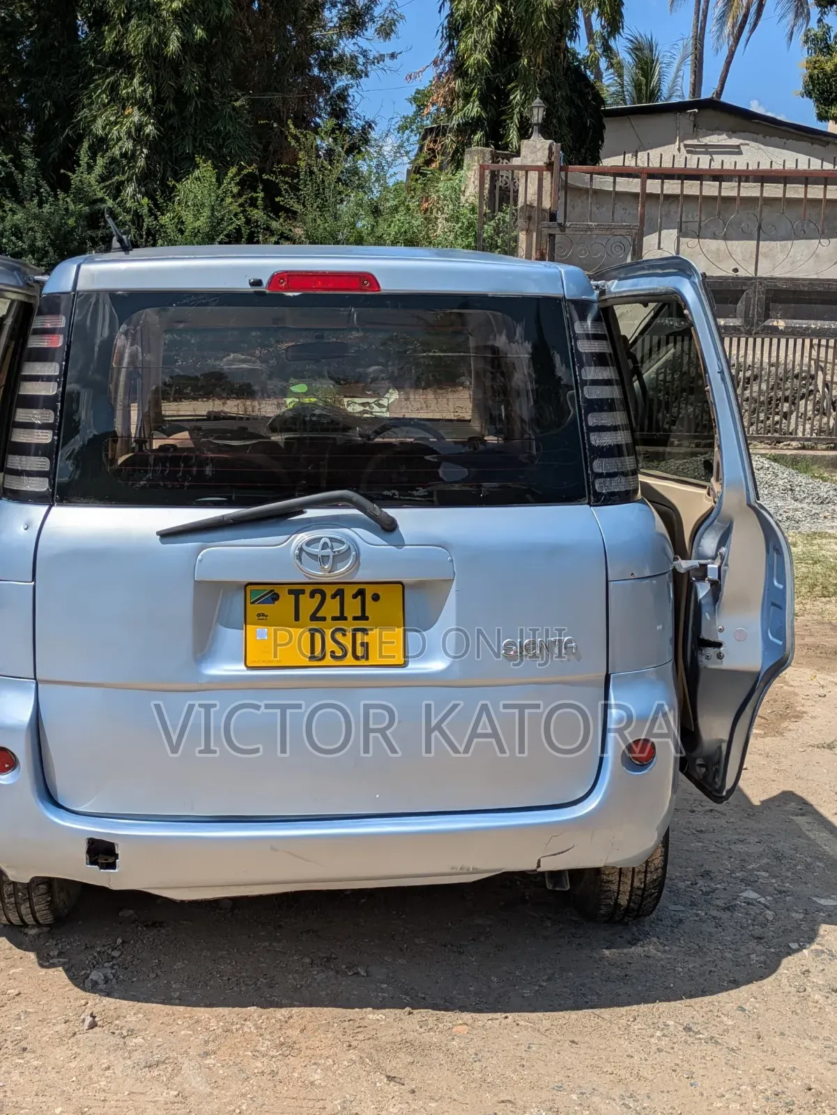 Toyota Sienta 2003