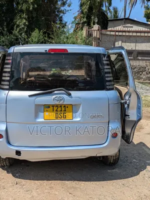 Toyota Sienta 2003
