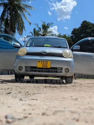 Toyota Sienta 2003