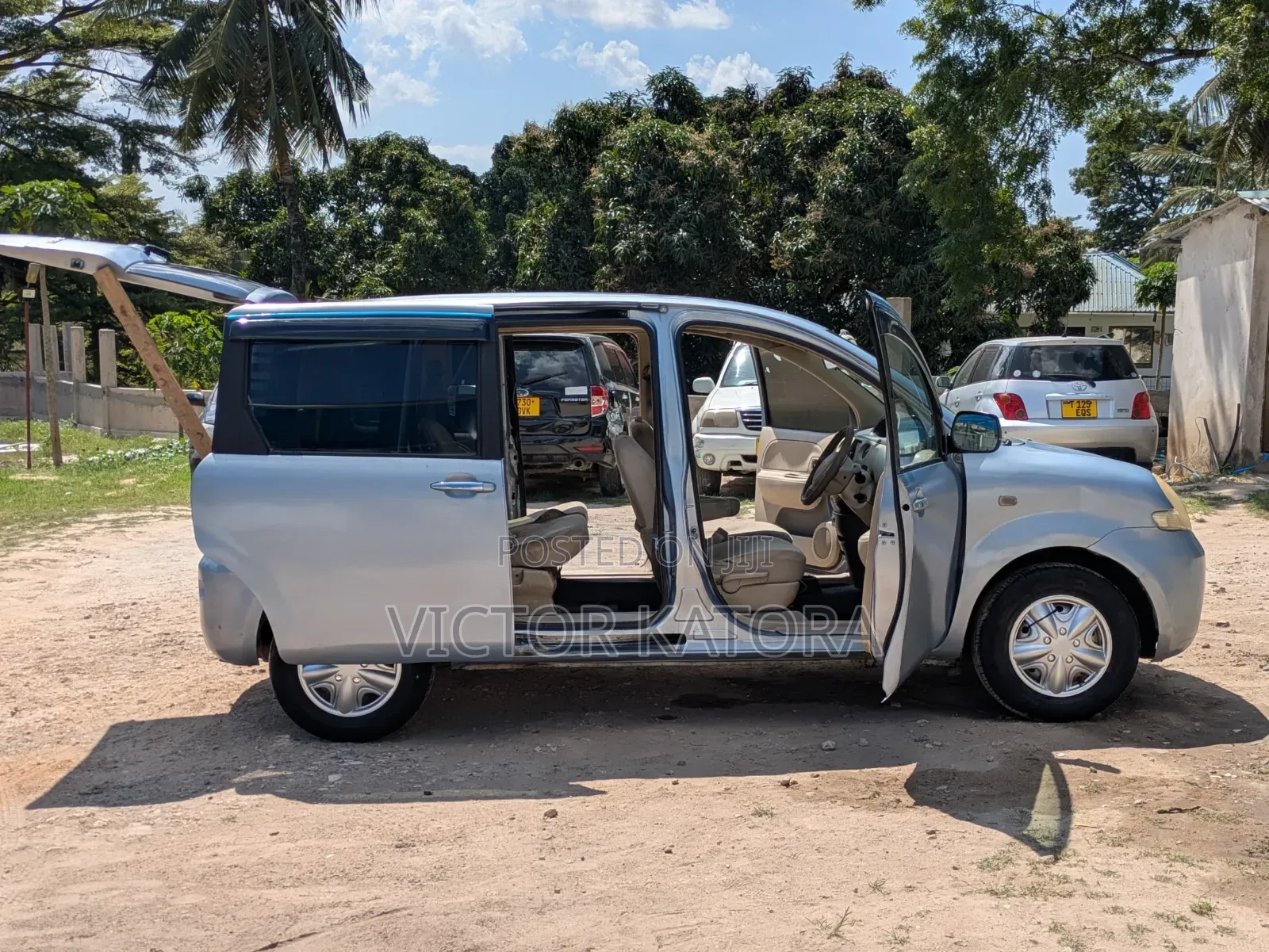 Toyota Sienta 2003