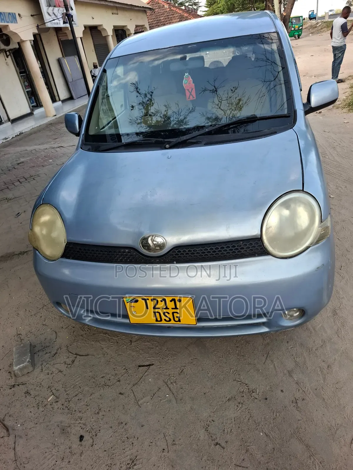 Toyota Sienta 2003