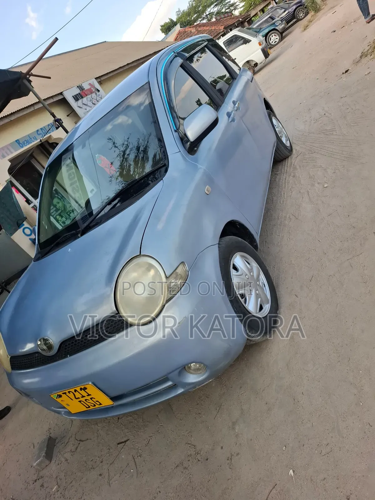 Toyota Sienta 2003