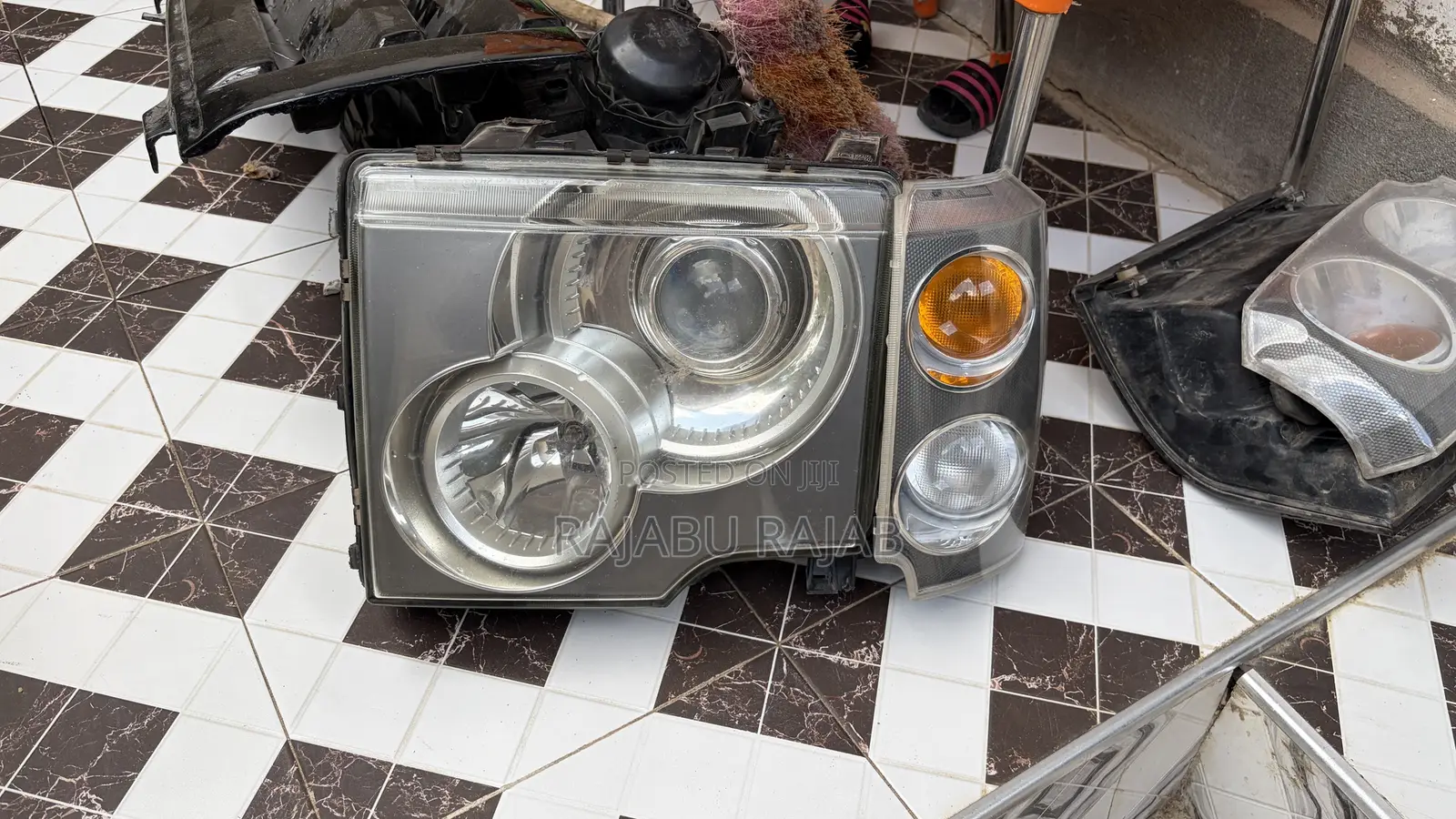 Range Rover Vogue L322 Headlight