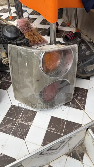 Range Rover Vogue L322 Headlight