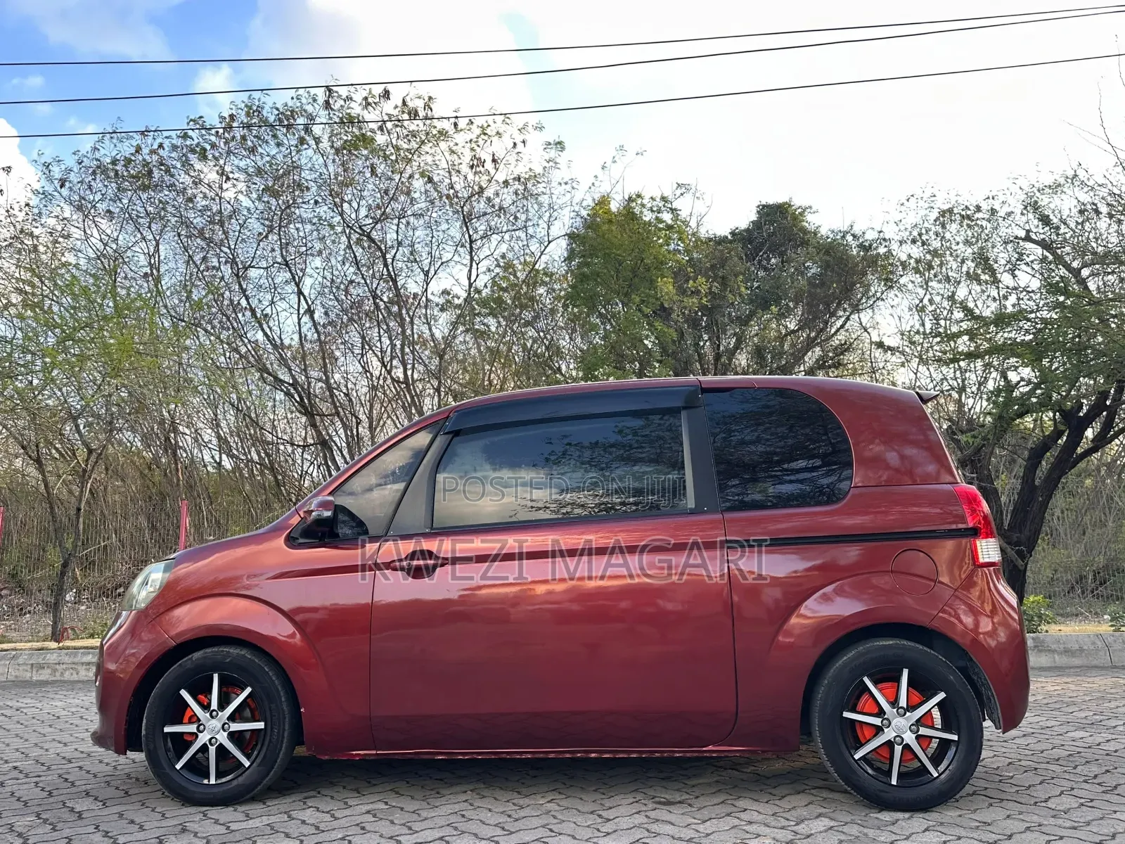 Toyota Spade 2013 Maroon