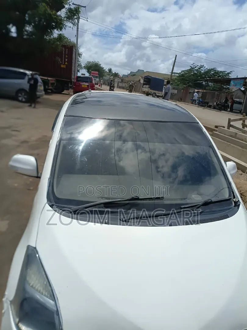 Toyota Ractis 2005 White